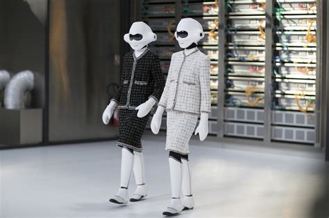 Giacca Chanel: origine e attualità di un c
